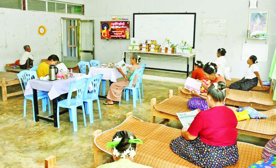 နွေရာသီ အပူဒဏ်ဖြတ်ကျော်ဖို့ အပူရှောင်စခန်းမှာ ခိုနားစို့