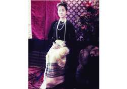 ရှေးခေတ်မြန်မာအမျိုးသမီးများ၏ စံနမူနာယူဖွယ် ဝတ်စားဆင်ယင်မှုများကို တွေ့ရစဉ်